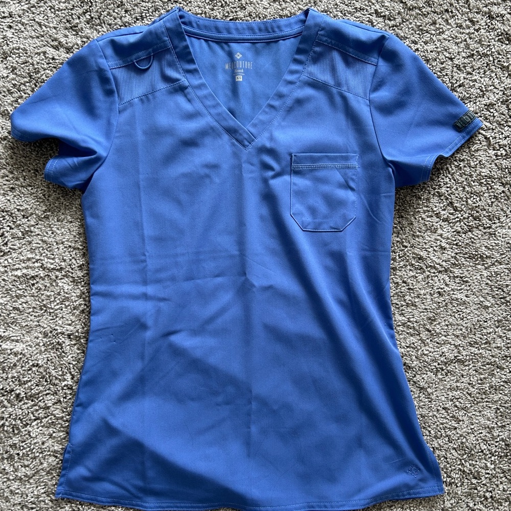 Med Couture Ceil Blue V-Neck One Pocket Scrub Top